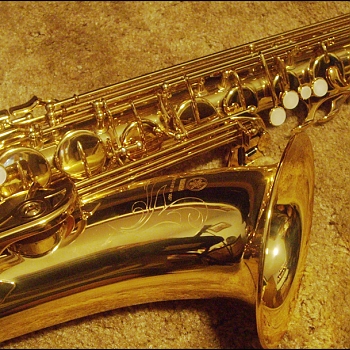 My Tenor Saxophone.

Yamaha YTS-475

Got for marching.